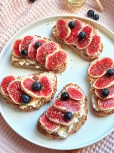 tartines aux figues et fromage frais | Clémence Chabbert naturopathie