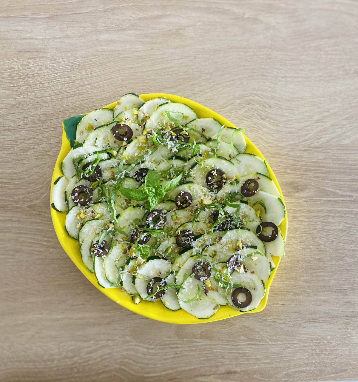 Carpaccio de courgette au citron | Clémence Chabbert naturopathe réflexologue Bordeaux
